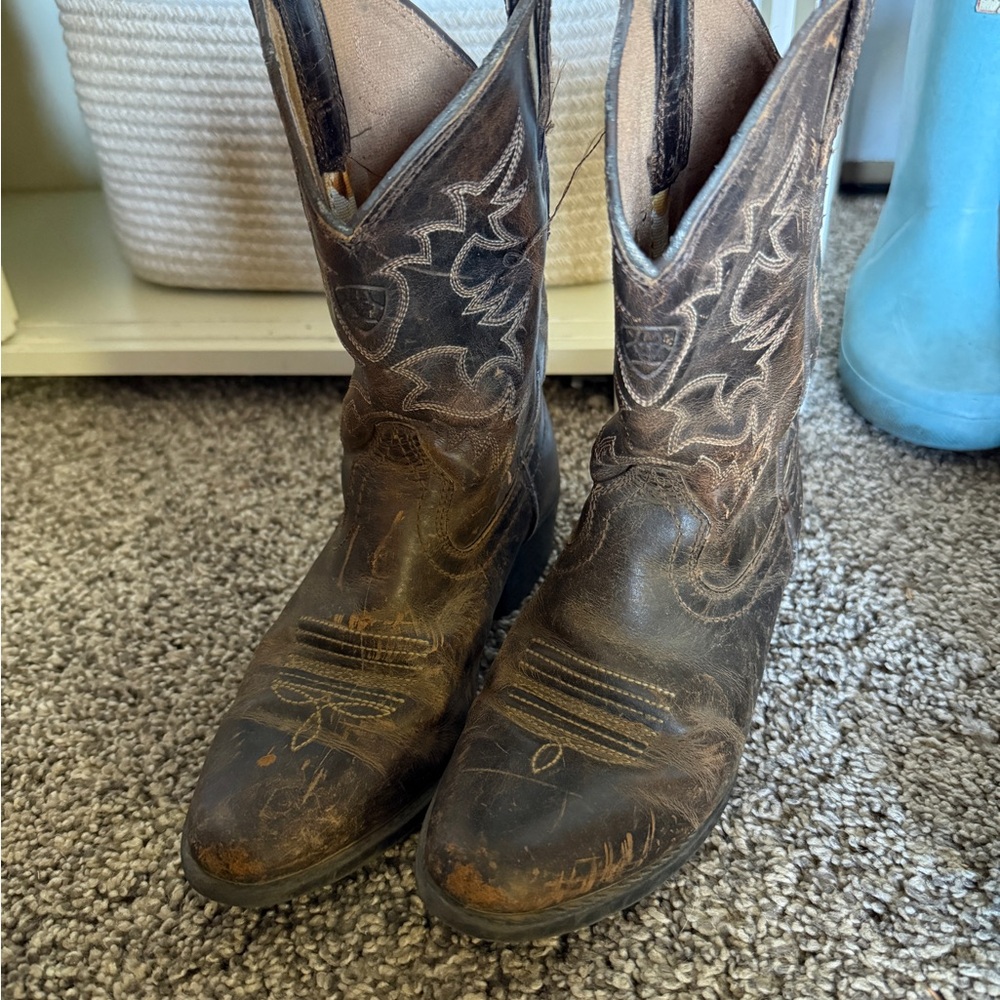 Ariat Distressed Leather Western Boots